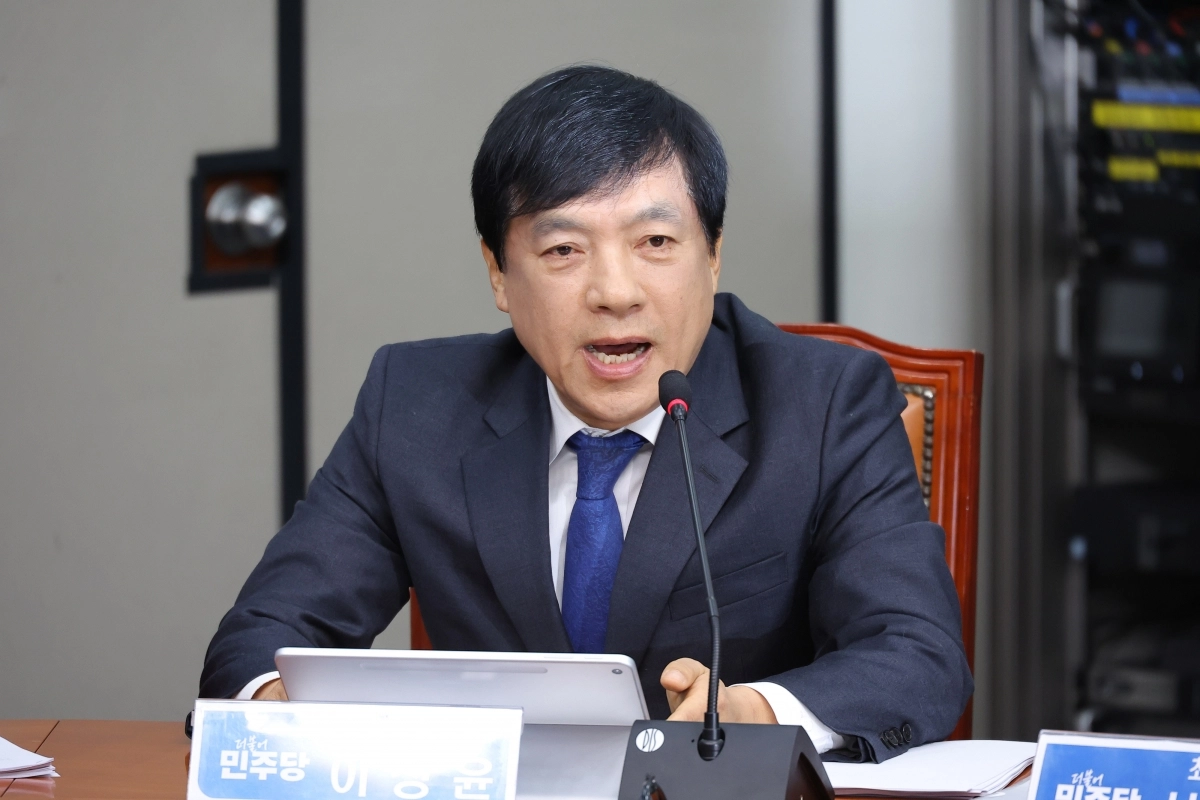 이성윤 더불어민주당 최고위원이 9일 국회에서 열린 최고위원회의에서 발언하고 있다. 연합뉴스