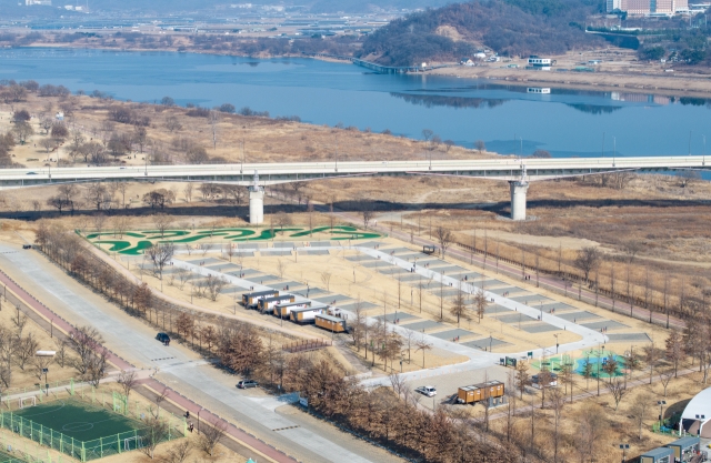 경북 구미시는 최근 도심 속 자연 친화적 여가 공간 제공을 위해 추진한 ‘구미 낙동강 제2캠핑장’ 조성 사업을 마무리하고 정식 개장했다. 구미시 제공