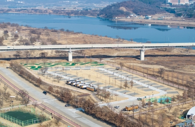 경북 구미시는 최근 도심 속 자연 친화적 여가 공간 제공을 위해 추진한 ‘구미 낙동강 제2캠핑장’ 조성 사업을 마무리하고 정식 개장했다. 구미시 제공