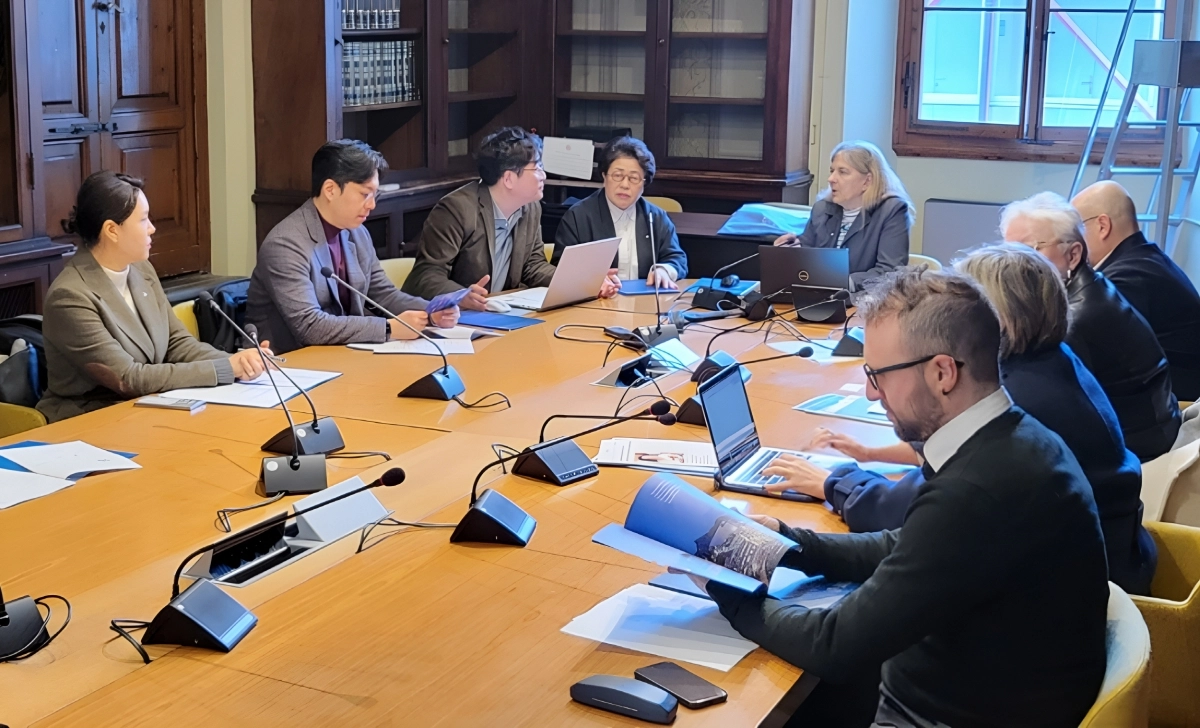 상명대 김종희 총장(왼쪽 네 번째)가 피렌체대학과 국제교류를 논의하고 있다. 상명대 제공