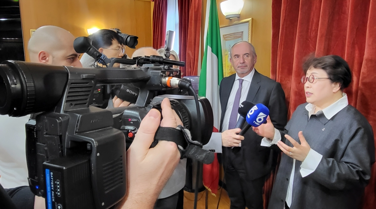 상명대 김종희 총장이 이탈리아 단눈치오 키에티-페스카라대학과 교류협정 체결 후 연지 언론인터뷰를 하고 있다. 상명대 제공