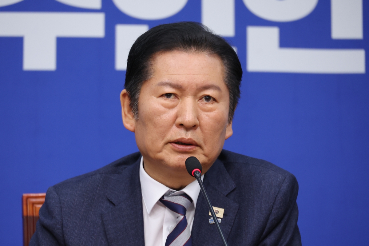 정청래 더불어민주당 대표가 9일 서울 여의도 국회에서 열린 최고위원회의에서 발언하고 있다. 연합뉴스