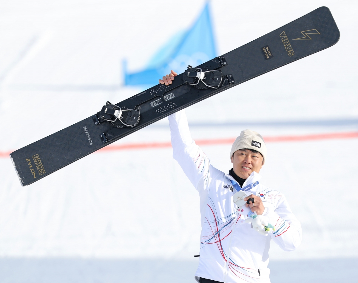 은메달 든 김상겸