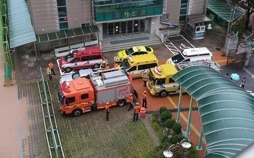 지난해 10월 13일 인천 대인고로 출동한 소방당국. 독자제공 연합뉴스