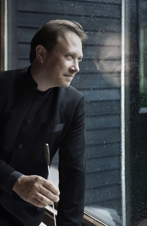 세계적 클래식 거장들이 잇따라 한국 무대에 오른다. 피아니스트 니콜라이 루간스키(ⓒMarco Borggreve)는 뤼도비크 모를로(사진·ⓒLisa-Marie Mazzucco)가 이끄는 서울시립교향악단과 협연한다.  서울시향 제공