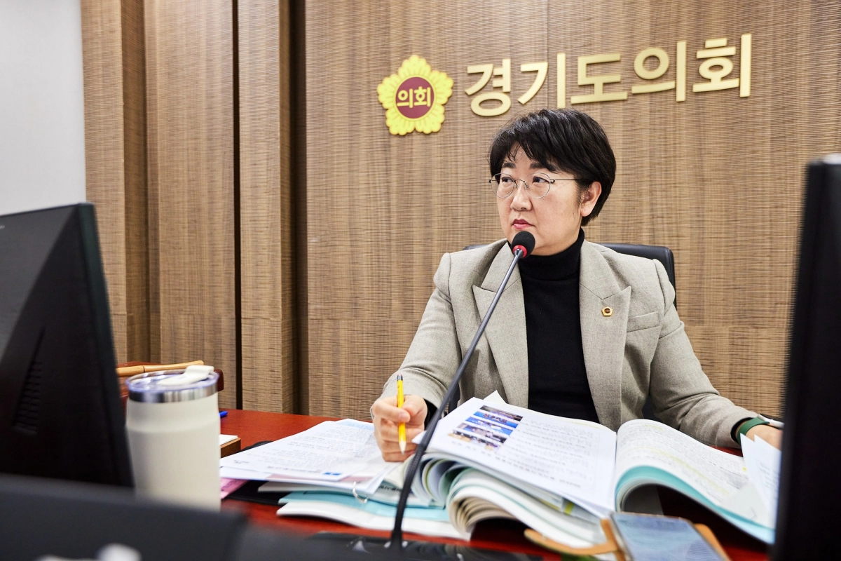 고은정 의원이 6일 제388회 임시회 킨텍스 업무보고에서 킨텍스 제3전시장 건설 등에 지역 업체들이 참여해 상생할 수 있도록 역할을 당부하고 있다.(사진=경기도의회)