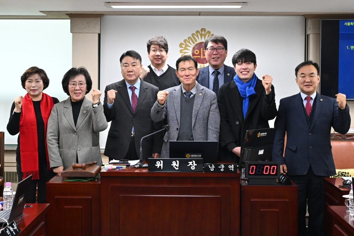 면목선 건설사업 조속 추진을 위한 특별위원회 기념촬영(왼쪽 첫번째 심미경 의원)