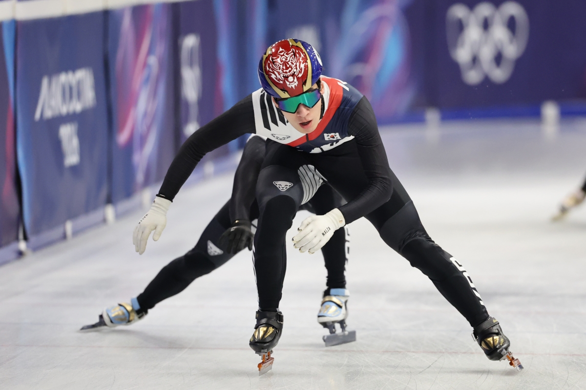 2026 밀라노ㆍ코르티나담페초 동계올림픽 쇼트트랙에 출전하는 황대헌이 8일(현지시간) 이탈리아 밀라노 아이스스케이팅 아레나에서 스타트 훈련을 하고 있다. 2026.2.9 연합뉴스