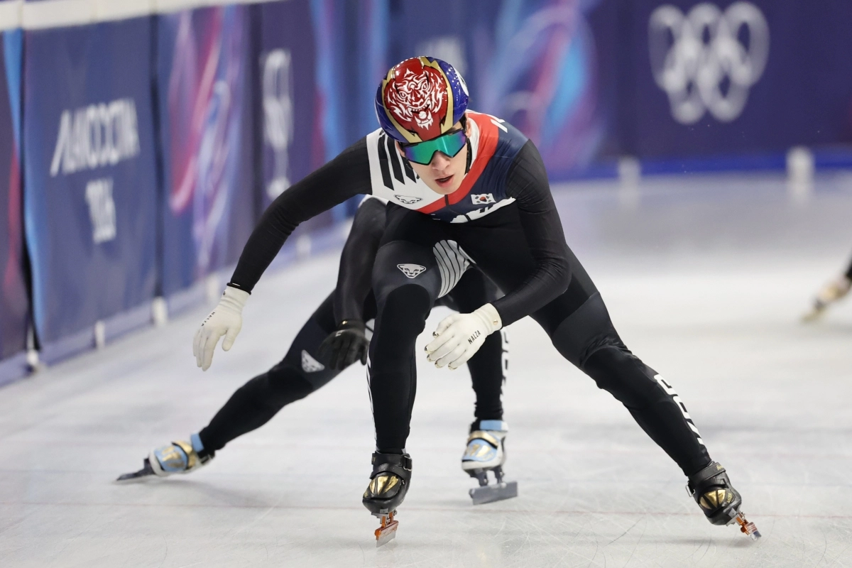 2026 밀라노ㆍ코르티나담페초 동계올림픽 쇼트트랙에 출전하는 황대헌이 8일(현지시간) 이탈리아 밀라노 아이스스케이팅 아레나에서 스타트 훈련을 하고 있다. 2026.2.9 연합뉴스