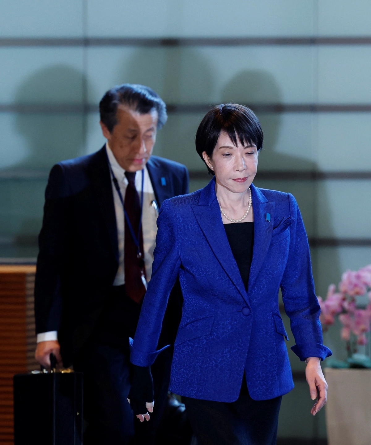 지난 8일 치러진 중의원 선거에서 역사적 대승을 거둔 다카이치 사나에 일본 총리가 9일  도쿄 총리 관저에 도착하고 있다. 도쿄 로이터 연합뉴스