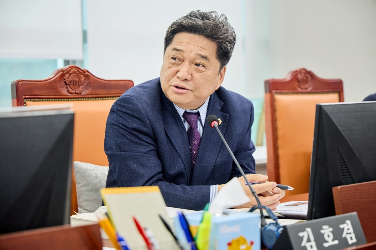 김호겸 의원이 제388회 임시회 교육기획위원회 회의에서 경기도교육청에 학생의 학습권 보장 대책 수립을 주문하고 있다.(사진=경기도의회)
