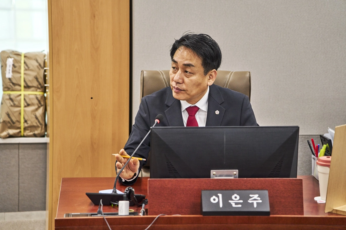 이은주 의원이 9일 열린 경기도의회 교육행정위원회 업무보고에서 석면 제거 사업 대상에 사립유치원도 포함되도록 기준 재검토를 주문하고 있다.(사진=경기도의회)