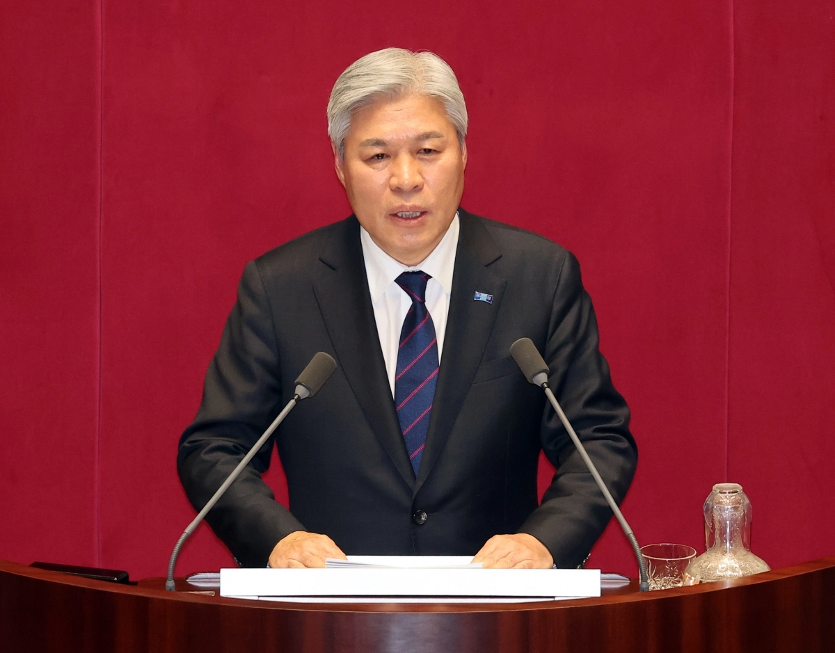 서왕진 조국혁신당 원내대표가 9일 국회에서 열린 본회의에서 비교섭단체 대표 연설을 하고 있다. 연합뉴스