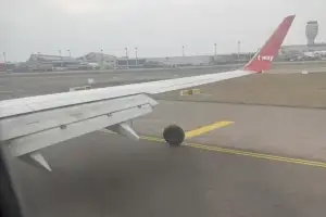 thumbnail - 대만 공항 마비시킨 티웨이항공…여객기서 ‘이것’ 빠져 “충격”