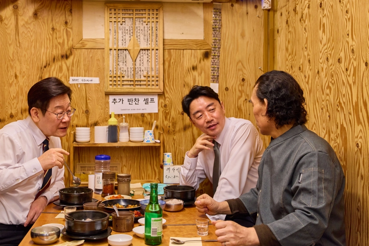 이재명 대통령, 전통시장 방문해 체감경기 경청