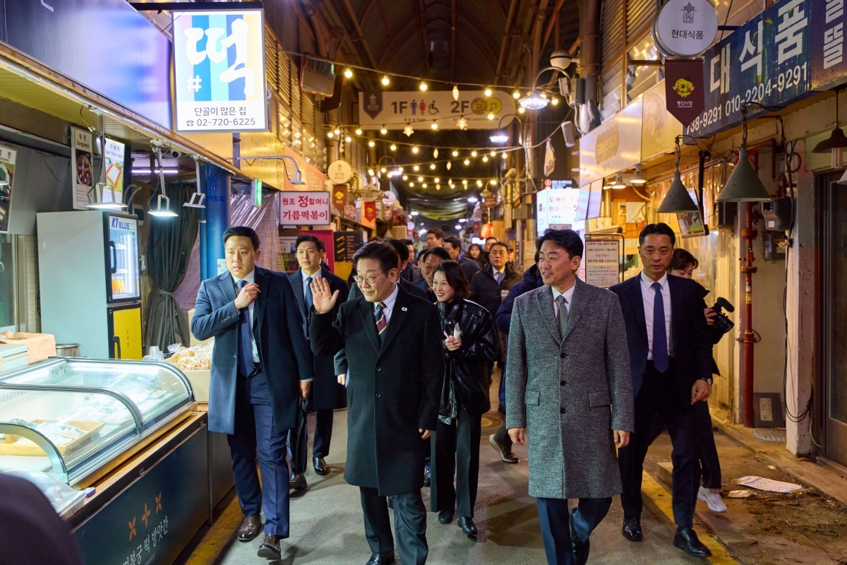 전통시장 방문한 이재명 대통령
