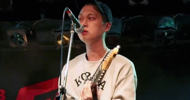 고인이 된 싱어송라이터 박경구의 생전 공연 모습. 유튜브 ‘02789’