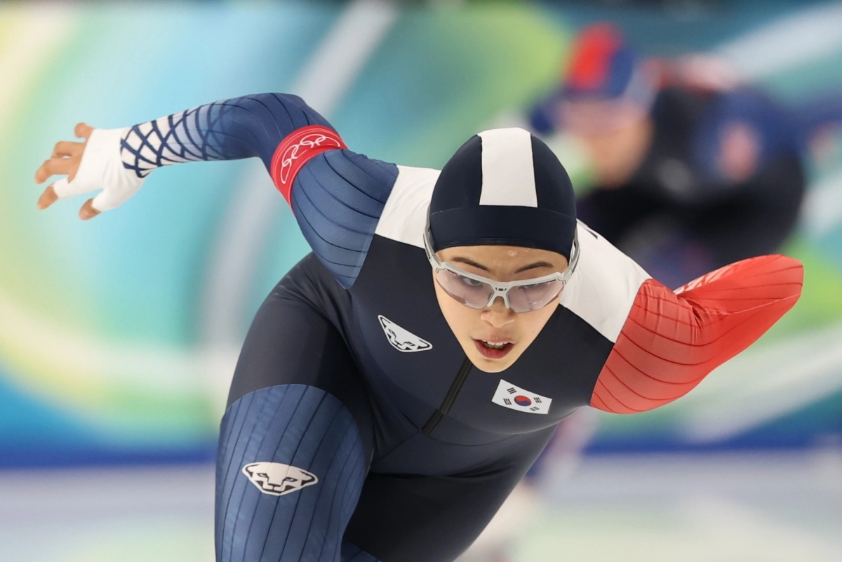 10일(한국시간) 이탈리아 밀라노 스피드스케이팅 스타디움에서 열린 2026 밀라노-코르티나담페초 동계올림픽 스피드스케이팅 여자 1000ｍ 경기에서 이나현이 트랙을 질주하고 있다. 연합뉴스