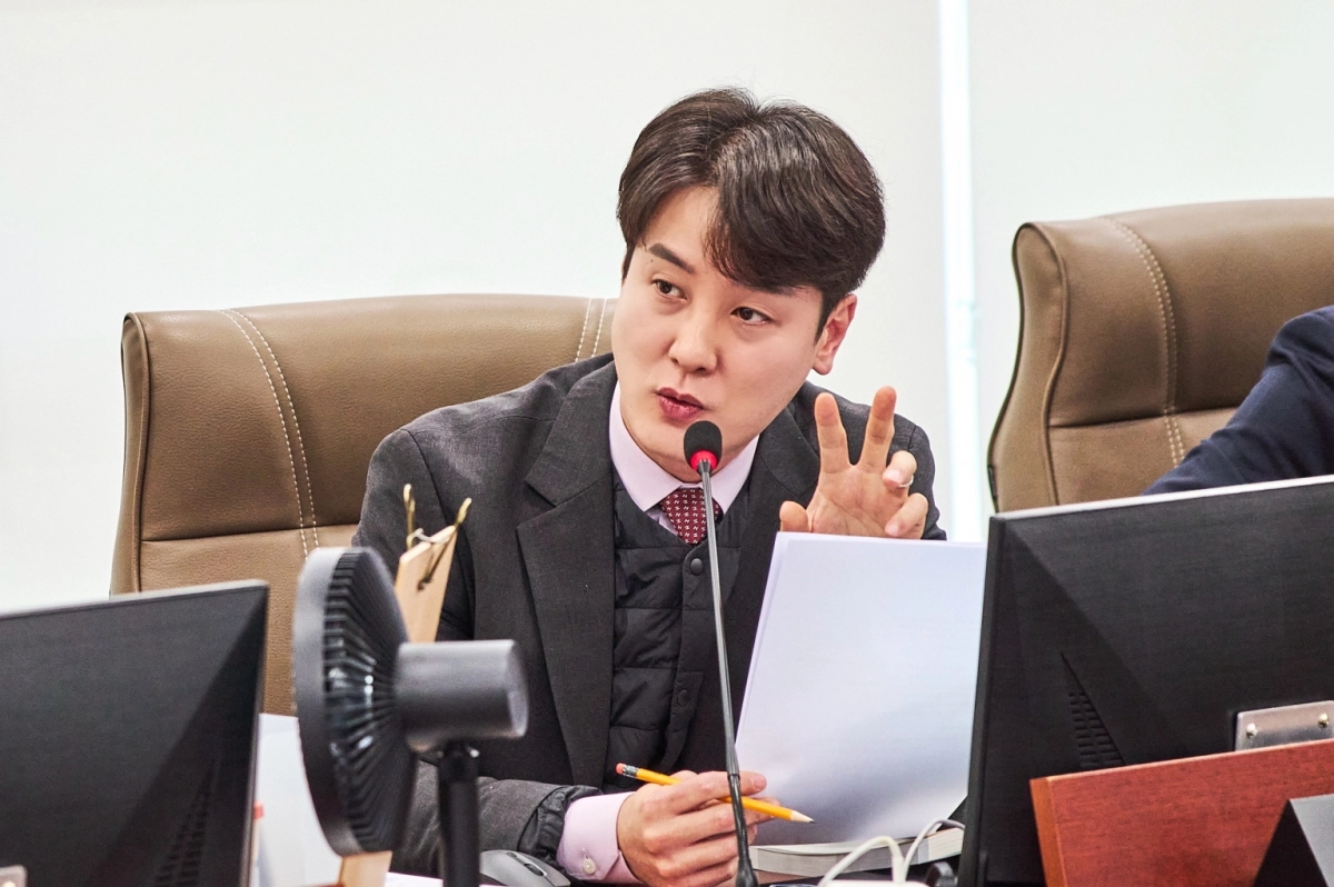 김일중 의원이 9일 경기도교육청 감사관 업무보고에서 학교 종합감사 공백 관리의 실효성 있는 점검 및 보완 대책 마련을 주문하고 있다.(사진=경기도의회)