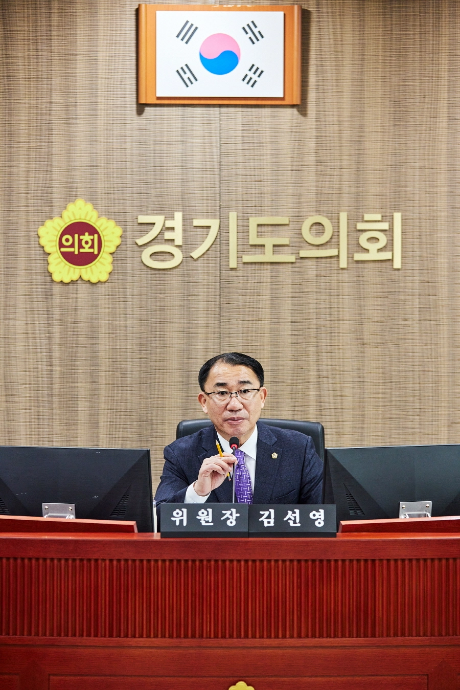 김선영 의원이 9일 열린 2026년도 상임위 업무보고에서 신설된 경기지방고용노동청과의 유기적인 협력 체계 구축과 경기도 노사민정협의회의 실질적인 운영 정상화를 주문하고 있다.(사진=경기도의회)