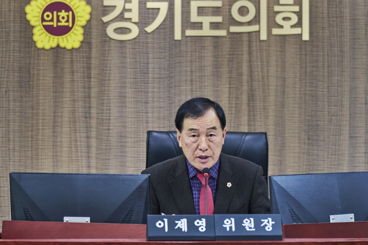 이제영 의원이 9일 열린 제388회 임시회 상임위원회 업무보고에서 용인 반도체 클러스터의 안착을 위한 적극적인 홍보 전략과 공공기관의 성과 중심 운영 개선을 주문하고 있다.(사진=경기도의회)