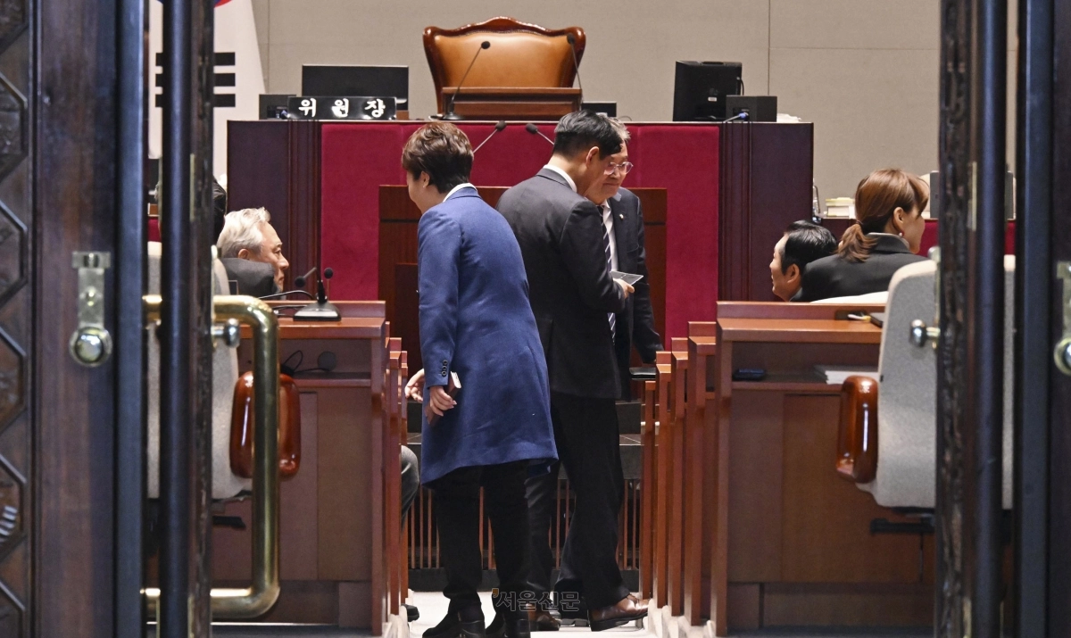 더불어민주당이 10일 국회에서 조국혁신당과 합당 등 당내 현안과 관련한 의견 청취를 위한  비공개 의원총회를 열고 있다. 2026.2.10 안주영 전문기자