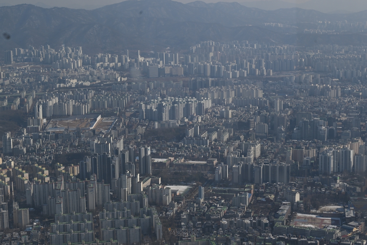 지난 2월 3일 서울 송파구 서울스카이 전망대에서 바라본 서울 시내 아파트. 2026.2.3 이지훈 기자