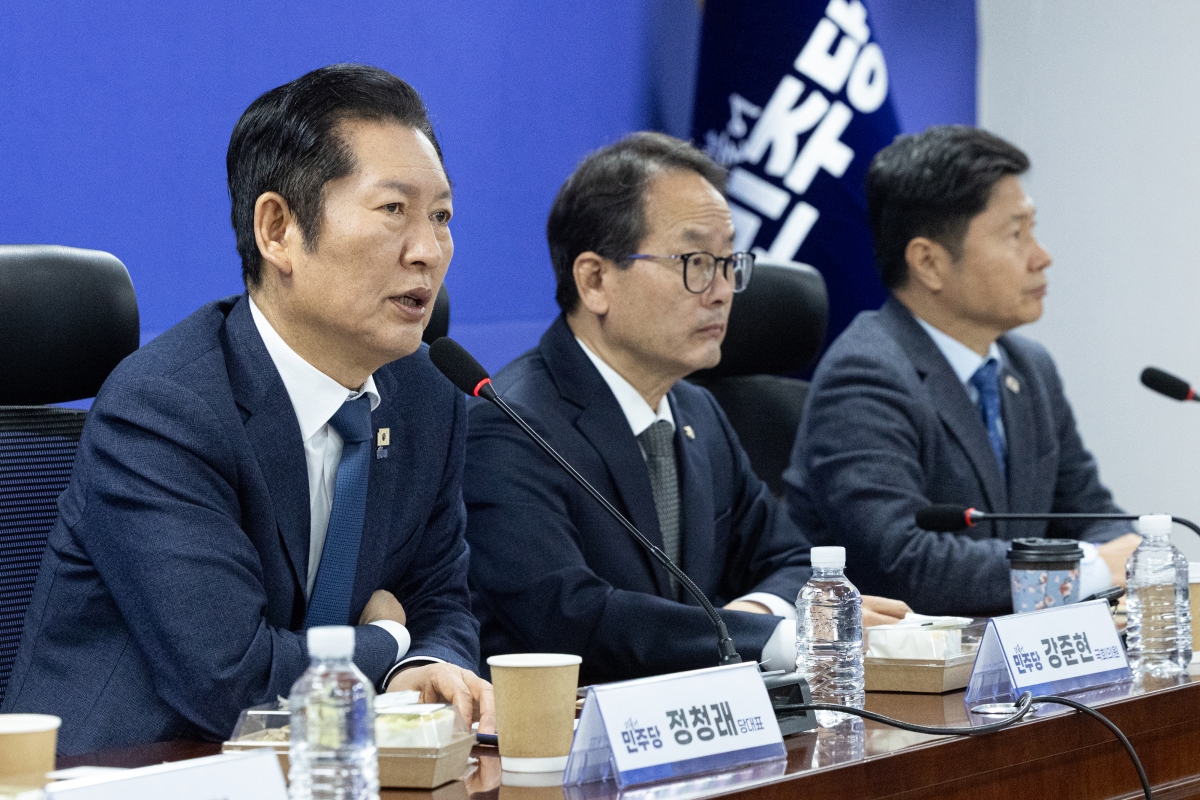 정청래 더불어민주당 대표가 10일 국회 의원회관에서 열린 조국혁신당과의 합당 관련 재선 의원 모임 간담회에 참석해 인사말하고 있다. 2026.2.10/뉴스1