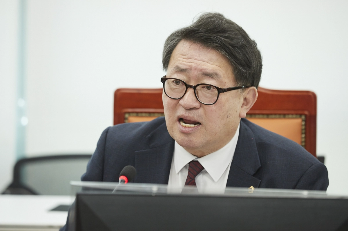 임광현 의원이 9일 상임위 업무보고에서 경기도교육청 유보통합준비단을 상대로 질의하고 있다.(사진=경기도의회)