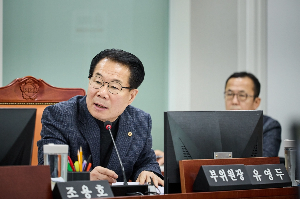 유영두 의원이 9일 상임위 업무보고에서 문화체육관광국을 상대로 질의하고 있다.(사진=경기도의회)