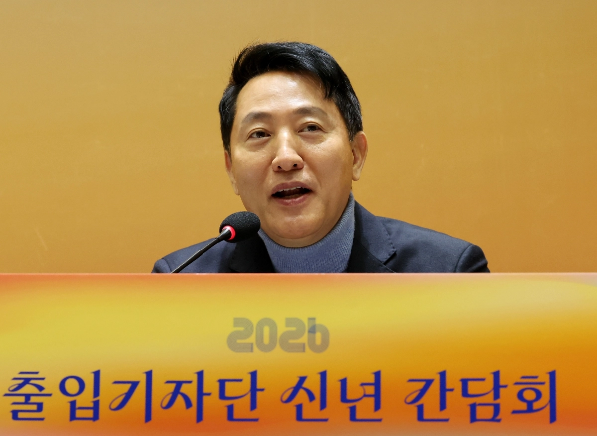 오세훈 서울시장이 10일 서울시청에서 열린 출입기자단 신년간담회에서 인사말을 통해 2026년 시정운영 방향 등을 설명하고 있다.  연합뉴스