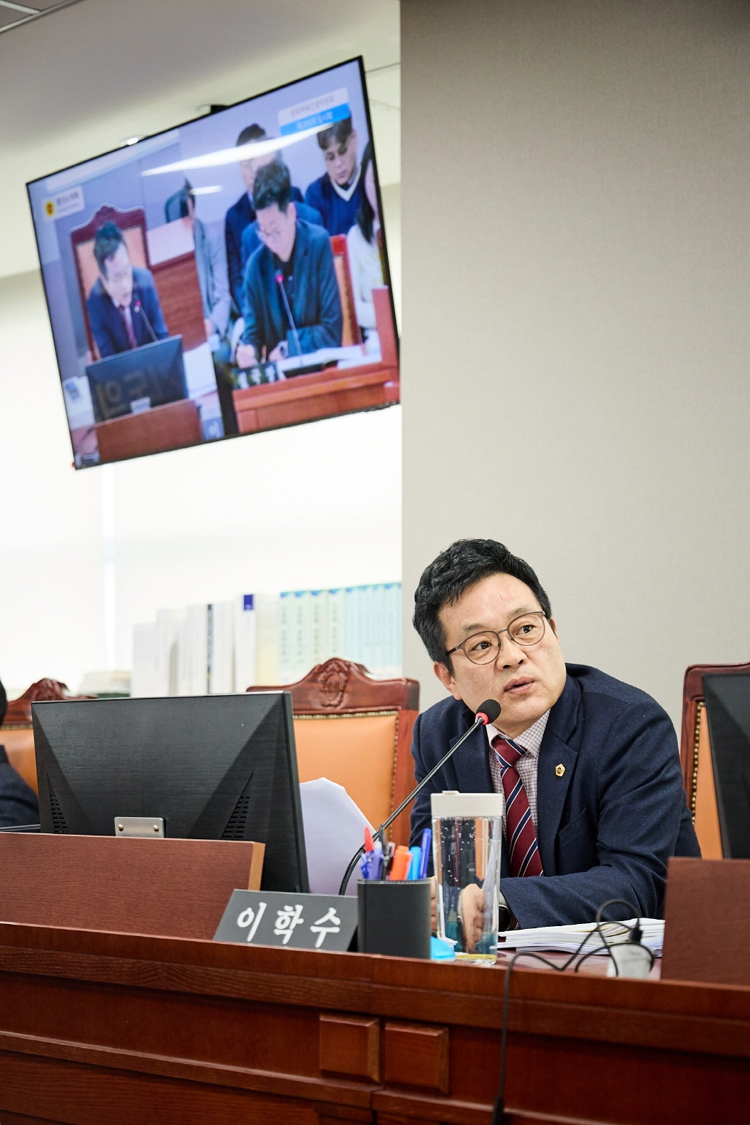 이학수 의원이 9일 열린 2026년도 업무보고에서 경기컬처패스 시스템 결함과 과도한 선착순 경쟁으로 인한 도민 불편을 지적하고 개선을 주문하고 있다.(사진=경기도의회)