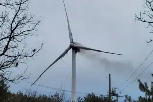 양산 어곡동 풍력발전기 화재…2시간 만에 진압·인명피해 없어