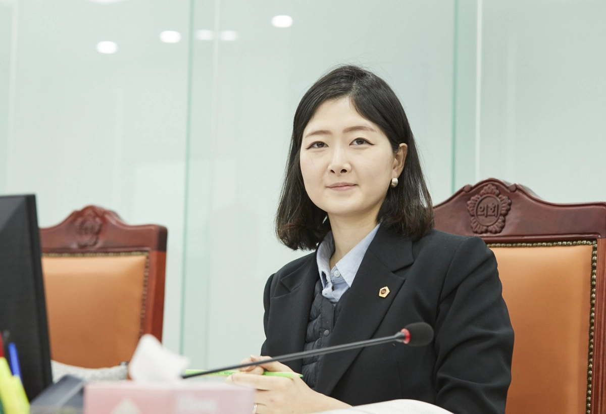 장윤정 의원이 9일 열린 2026년도 경기도교육청 업무보고에서 IB(국제 바칼로레아) 교육 추진 과정에서 확장 속도만큼 제도적 기반을 갖출 것을 주문하고 있다.(사진=경기도의회)