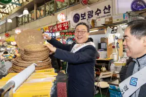 경기신보, ‘설맞이 전통시장 장보기’로 소비 촉진·현장 소통