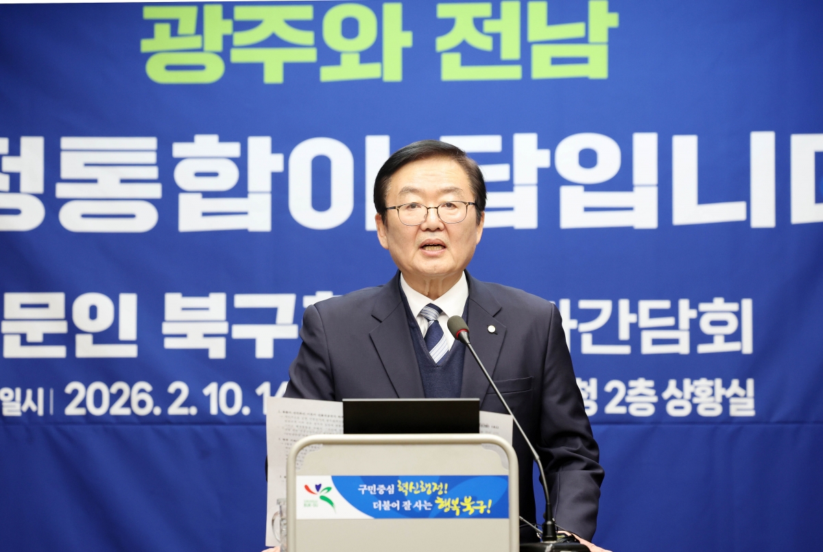 문인 광주 북구청장이 10일 광주 북구청에서 ‘6·3지방선거 불출마’를 선언하고 있다. 광주 북구 제공