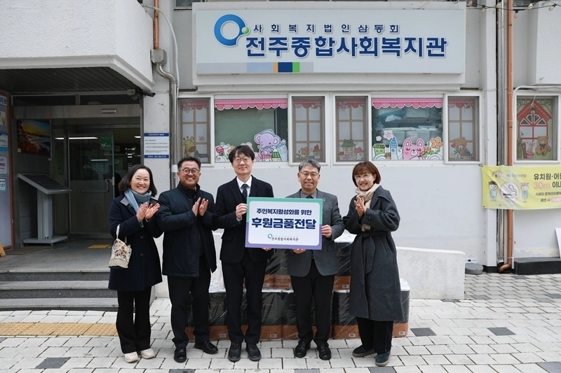 사회복지시설 위문하는 이명호 국가데이터처 차장