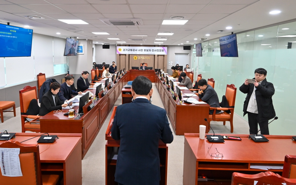 10일 경기도의회 건설교통위원회 회의실에서 경기교통공사 사장 임명후보자 박재만 후보자에 대한 인사청문회가 진행되고 있다. 이날 특위는 박 후보자에 대해 ‘적합’ 의견을 최종 채택했다.(사진=경기도의회)