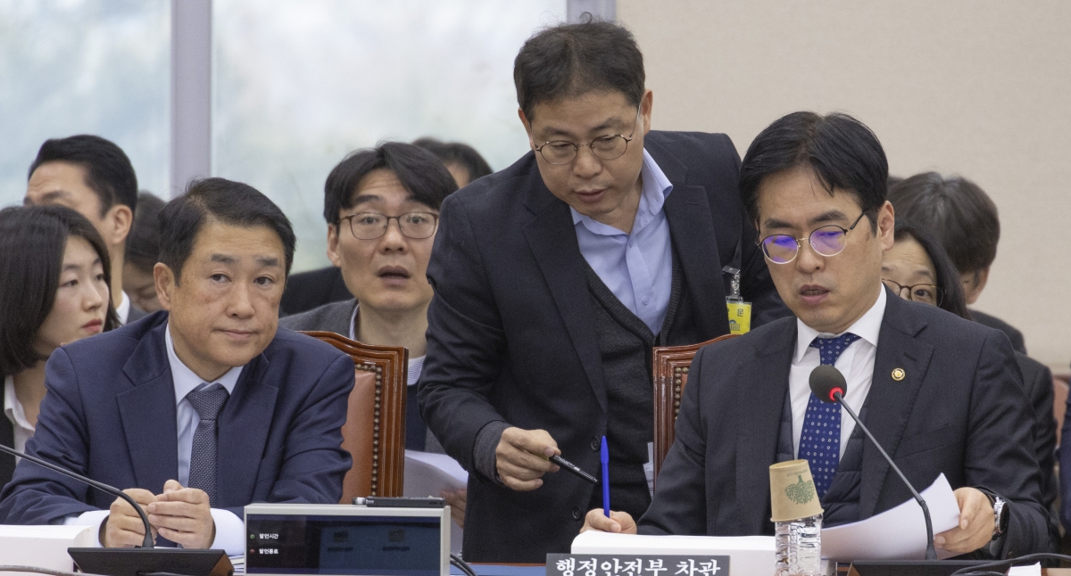 광역 단체 통합특별법 심사를 위한 법안 소위 출석한 김민재 행안부 차관