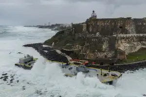 문화유산 큰일날 뻔… 푸에르토리코 바지선 좌초