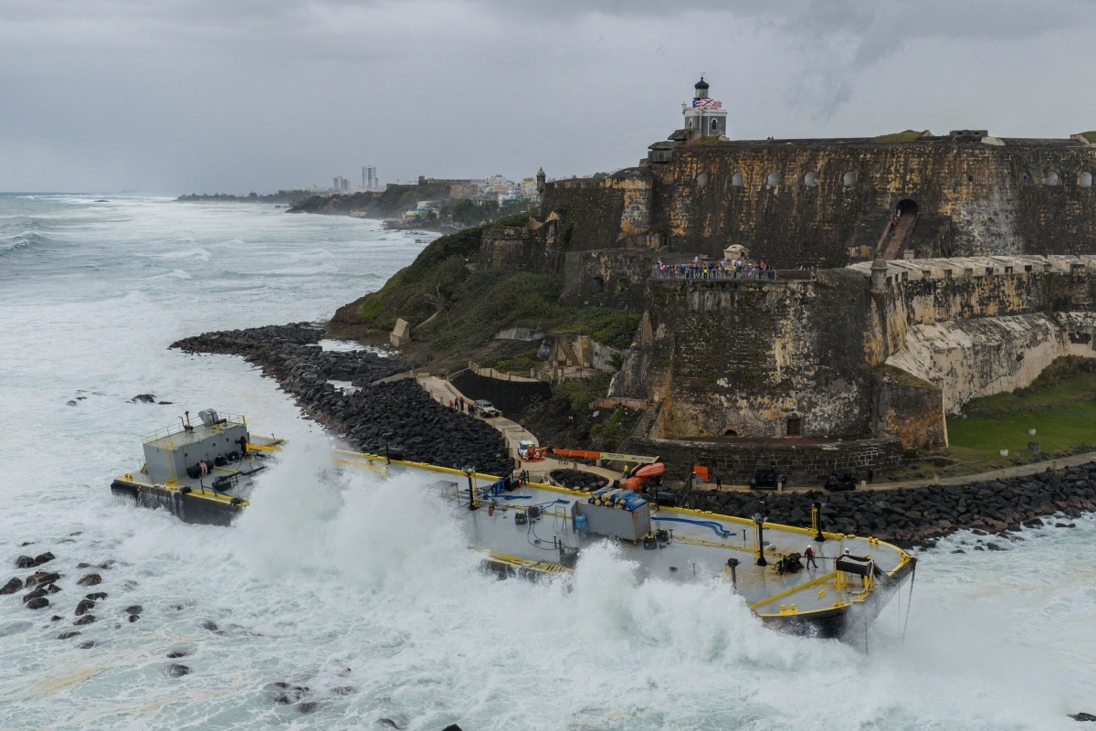 문화유산이 기름 범벅 될 뻔… 푸에르토리코 바지선 좌초