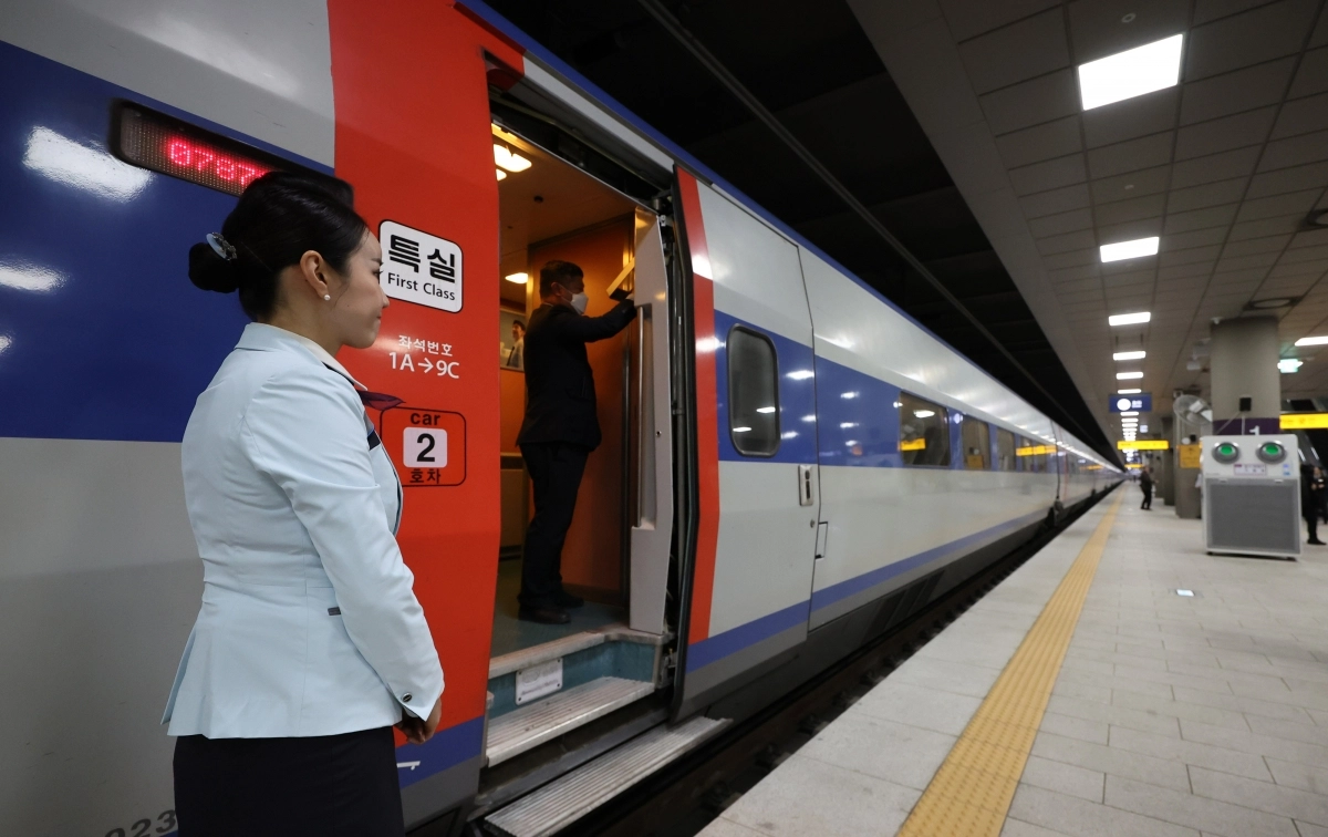 SRT 수서역에 도착한 KTX