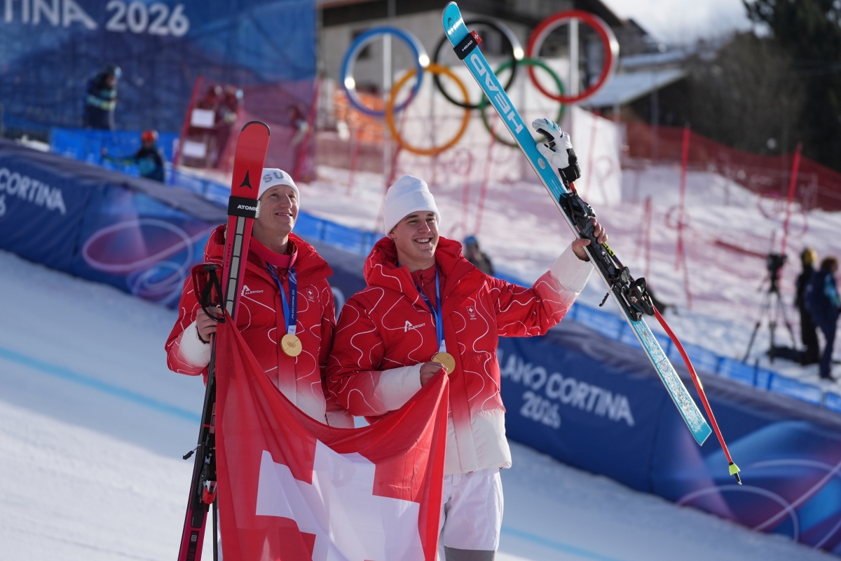 폰 알멘(오른쪽)이 금메달을 딴 뒤 기뻐하는 모습. 보르미오 AP 연합뉴스