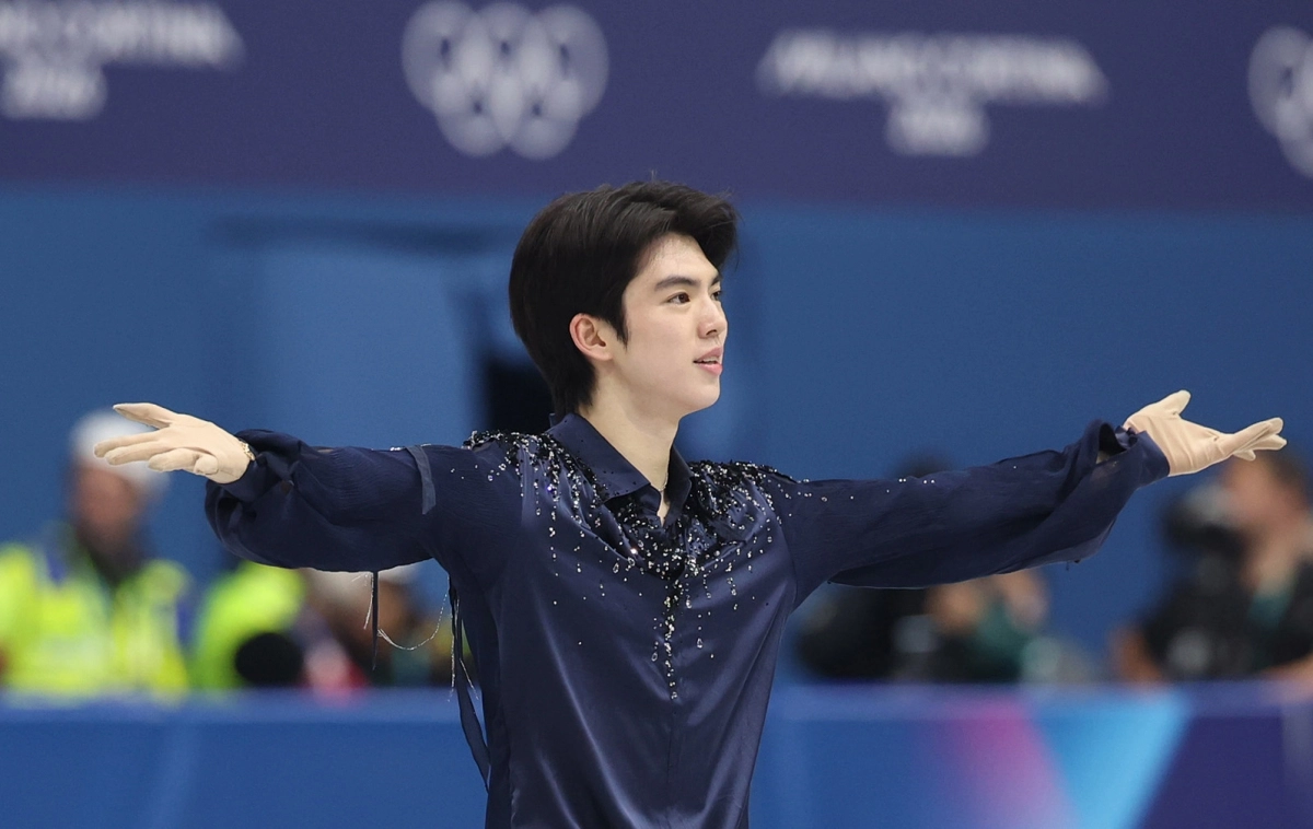 차준환이 11일(한국시간) 이탈리아 밀라노 아이스스케이팅 아레나에서 열린 2026 밀라노·코르티나담페초 동계올림픽 남자 싱글 쇼트 프로그램 연기를 마친 뒤 인사하고 있다. 2026.2.11 밀라노 연합뉴스