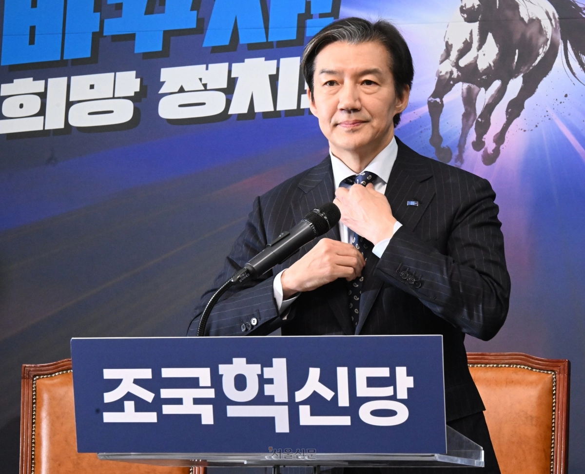 조국 조국혁신당 대표가 11일 국회에서 열린 최고위원회의에서 더불어민주당의 연대·통합 추진 준비위 구성 제안에 대한 입장을 밝히고 있다. 2026.2.11 안주영 전문기자