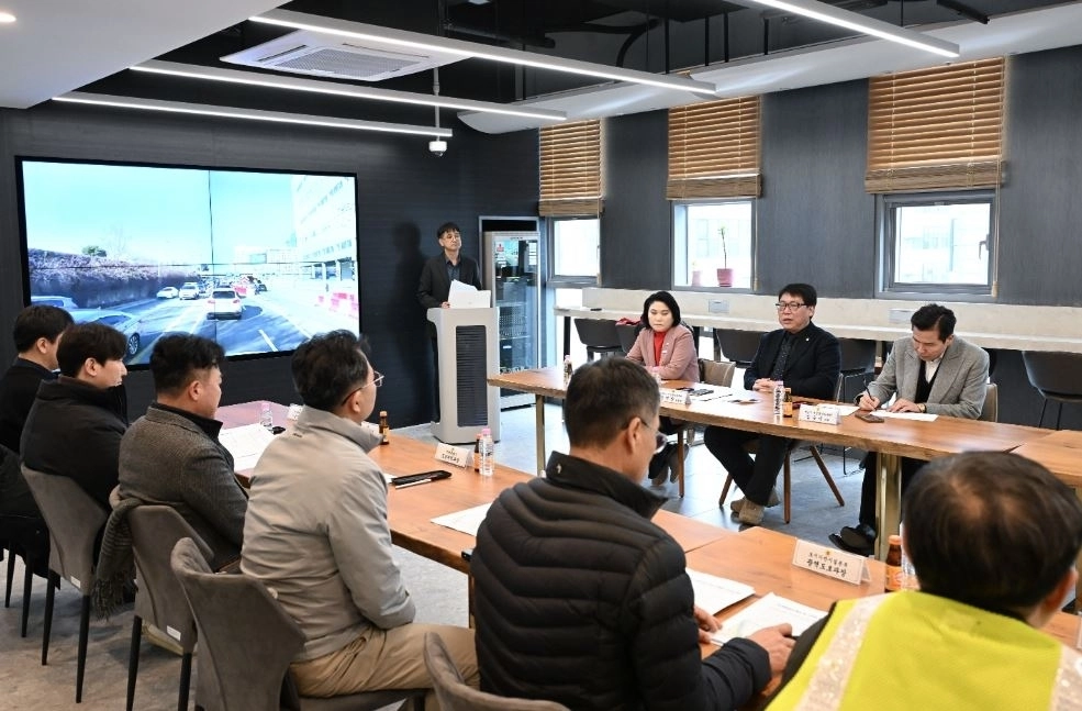 간담회중인 서울시의회 시민권익위원회(위원장 김지향)