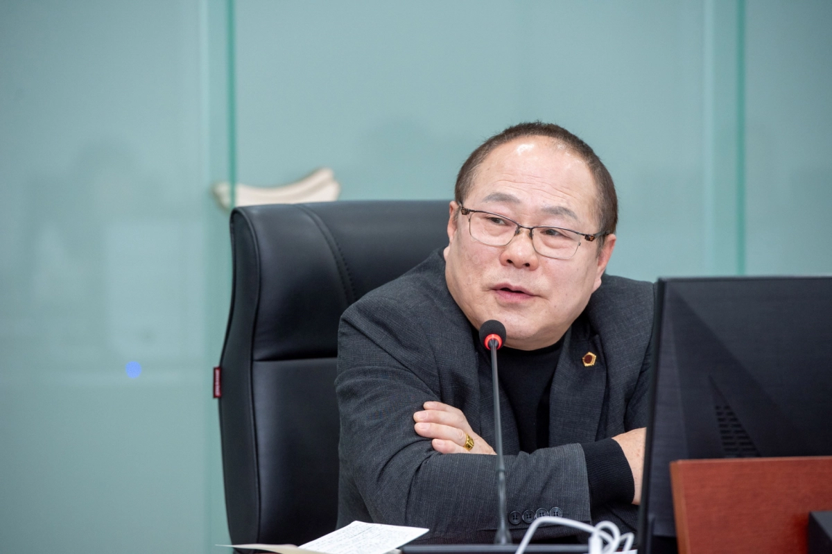 박재용 의원이 10일 열린 제388회 임시회 보건복지위원회 2026년도 주요 업무보고에서 복지국 등을 대상으로 질의하고 있다.(사진=경기도의회)