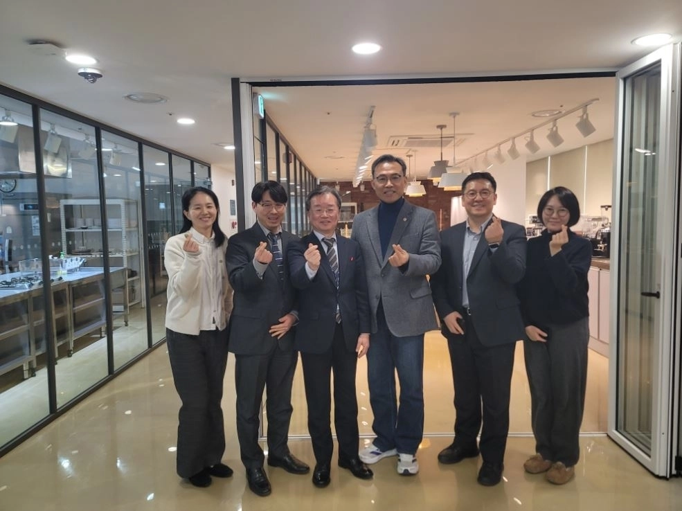 지난 9일 서울신용보증재단이 운영하는 ‘프렙 아카데미 성수캠퍼스’를 방문 이상훈의원(오른쪽에서 세 번째)