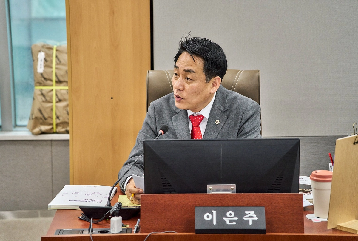 이은주 의원이 10일 열린 상임위 업무보고에서 지역교육국 대상을 질의하고 있다.(사진=경기도의회)