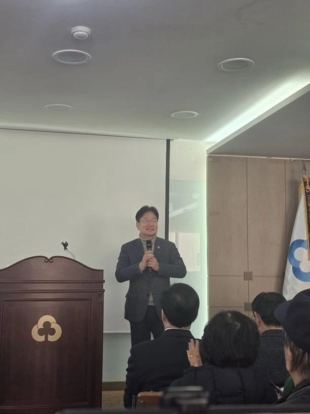 지난 7일 제52차 서서울새마을금고 정기총회에 참석해 인사말을 하는 김용일 의원